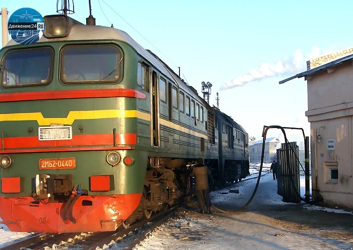 Экипировка локомотивов. М62 тепловоз. Дизель тепловоза 2м62. Локомотив 2м62 тепловоз. Тепловоз 2м62у в Монголии.