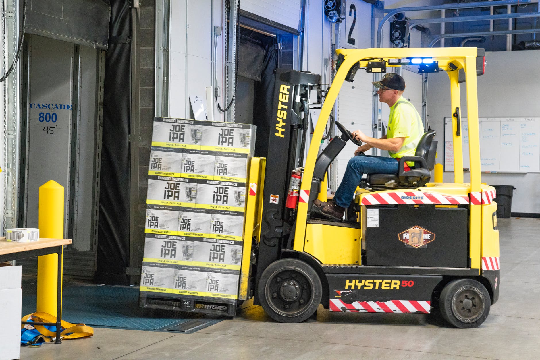 man riding a yellow forklift with boxes – pexels-photo-1267324 – Движение24